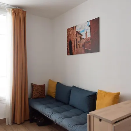 Apartment Of 26 M2 Near The Park Of Belleville *