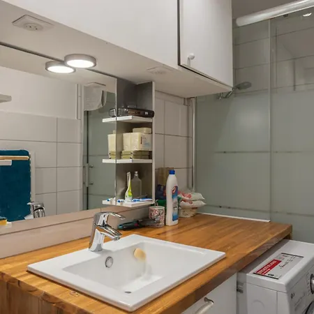 Apartment Of 26 M2 Near The Park Of Belleville Paris